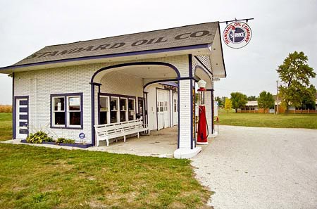 Old filling station in Odell, Illinois.