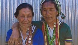 Chin-tattooed-women