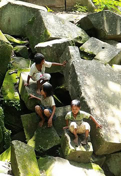 Bang Maelea climbing kids.