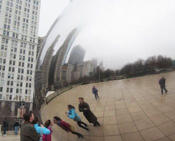 People (myself included) play around with the many photo opportunit?ies the Bean provides.