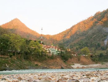 Exciting India: Rafting on the Ganges 2 The riverside town of Kaudiyala. india