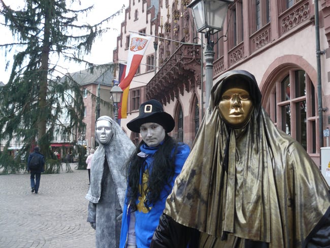 Mimes in the city square in Frankfurt. Behind them is the balcony where the emperors appeared to the people.