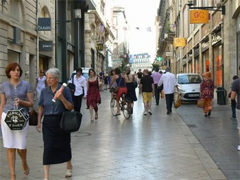 Bordeaux, France: A Shining City by the Garonne 5 The long, 3 kilometer pedestrian shopping district is a highlight of Bordeaux's shopping.