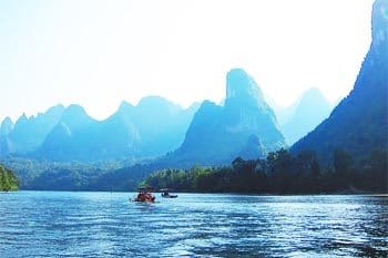 Rafting on the Li river. photos by Loren Klure