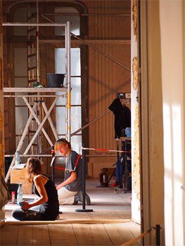 Student restoration workers at Rheinsberg Castle.