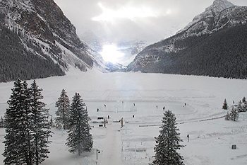 lake-iceskaters