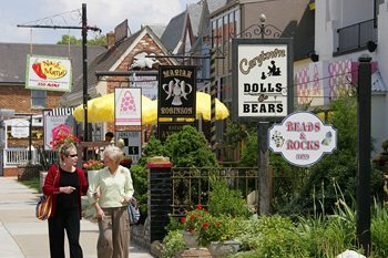 Shopping in Carytown, Richmond Virginia. photos by Herb Hiller