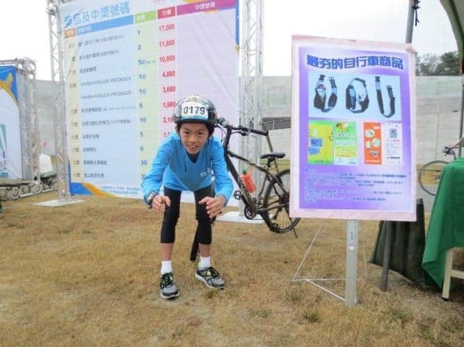 A kid shows his tuck position in Taiwan. Larry Parnass photo.