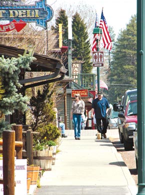 Downtown Sisters Oregon. sistersoregonguide.com photos.