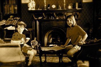 Children at the Sherlock Holmes Museum in London.