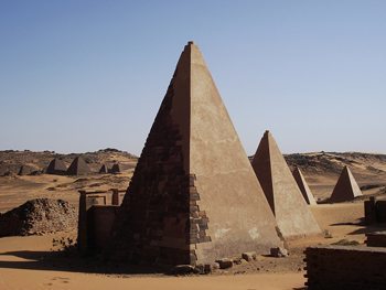 The rarely visited Meroe Pyramids in Sudan pyramid tours Tom Coote photos.