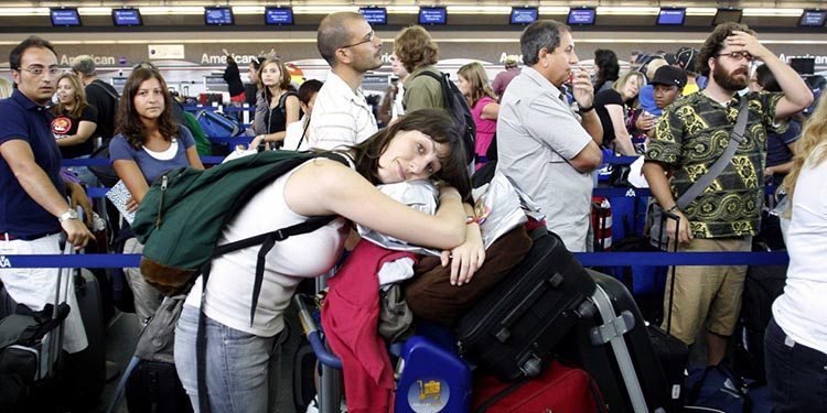 airport customs line waiting 1