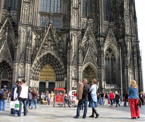 Tourists in front of the big cathedral in Cologne. Susan McKee photo.