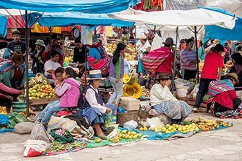 Pisac market1