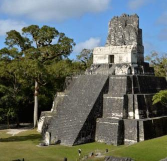 Templo 2 Gran Plaza at Tikal, Guatemala 