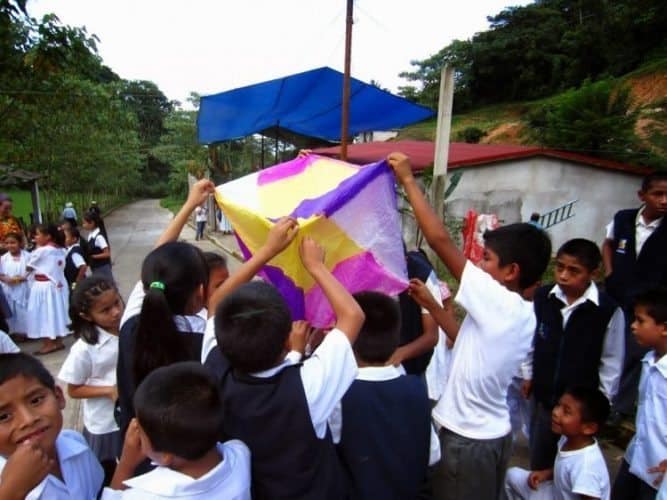 Children gathered around a kite in Xiloxochico, Mexico. Tyrel Nelson photos. 
