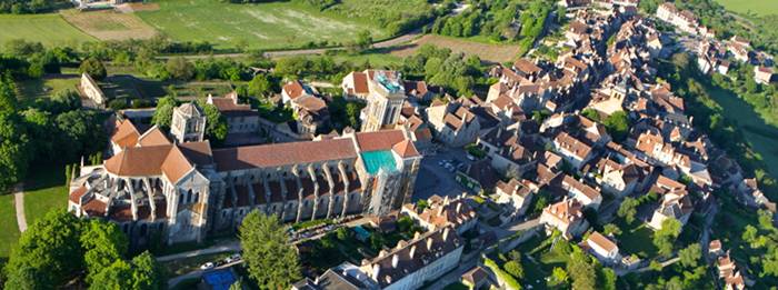 Basilique et colline de Vezelay Visit time : half-day. The hill of Vézelay entered into history in the 9th century, when it first hosted the relics of Saint Mary Magdalene. It became one of the four historic departure points on pilgrimage route of Saint Jacques de Compostela. And it was just few meters from the Romanesque basilica where the Third Crusade was begun, in the presence of the kings of France and England. At the foot of this architectural masterpiece lies the picturesque village of Vézelay, nestled next to the mound nicknamed the "eternal hill".  Imbued with a mystical dimension visitors walking along these medieval streets will discover the artistic treasures of the basilica, just as the pilgrims and artists who came here for spiritual or cultural inspiration have done throughout the past.