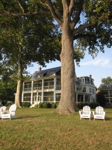 The Sandaway B&B is cozy and relaxed.