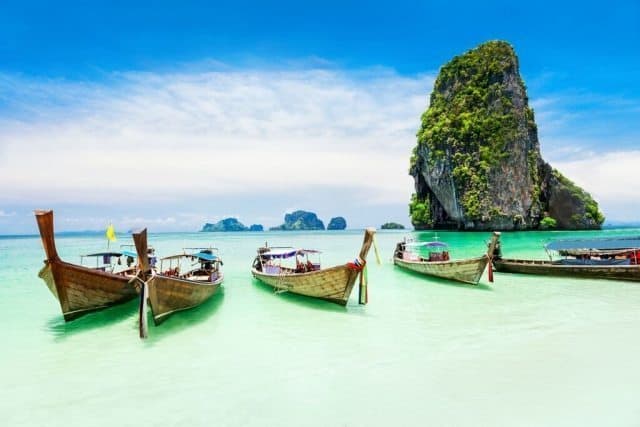 Solos Holidays: Vacations For One 1 Solo traveling is made easy with Solos Holidays and Solos Vacations with over 200 tours throughout Europe and North America. Solos Photos.
