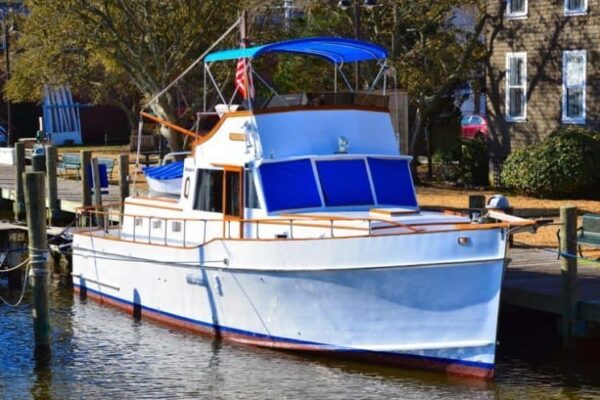The Starry Night, a yacht for rent where you can spend the night on the water in North Carolina's Outer Banks.The Starry Night, a yacht for rent where you can spend the night on the water in North Carolina's Outer Banks.