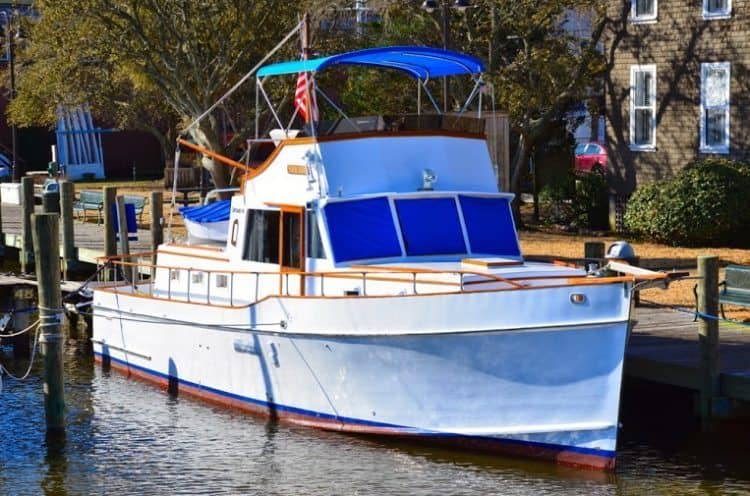 Yacht Living in NC's Outer Banks 1 The Starry Night, a yacht for rent where you can spend the night on the water in North Carolina's Outer Banks.The Starry Night, a yacht for rent where you can spend the night on the water in North Carolina's Outer Banks.