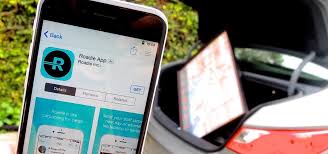 Roadie: The Answer to Your Shipping Prayers 2 Roadie's founders suggest sending valuable items using a private car, instead of Fed-X.