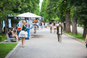 Romania: Guide to Cluj Napoca romanian-girl