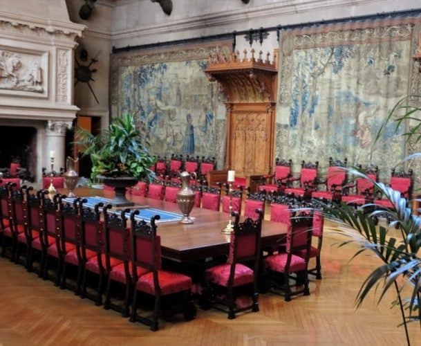 Every mansion has to have a great big grand dining room, for those big parties Mr Vanderbilt used to host.