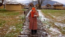 kastoria-woman