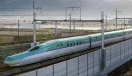 japanese-train-travel