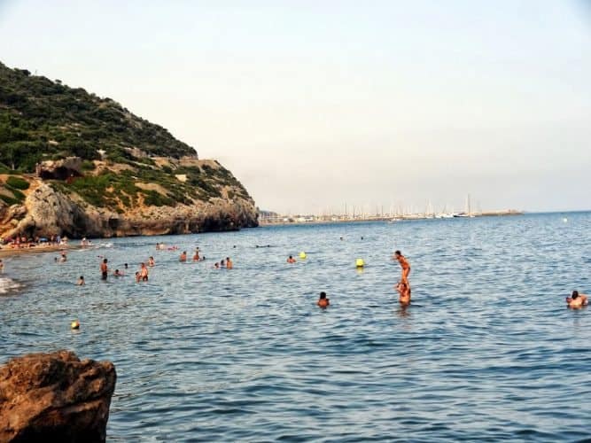 Garraf, Spain: A Date with Myself 1 Kids enjoying the sea in Garraf.