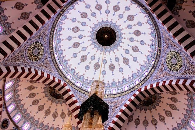 Grozny: Akhmad Kadyrov Mosque interior.