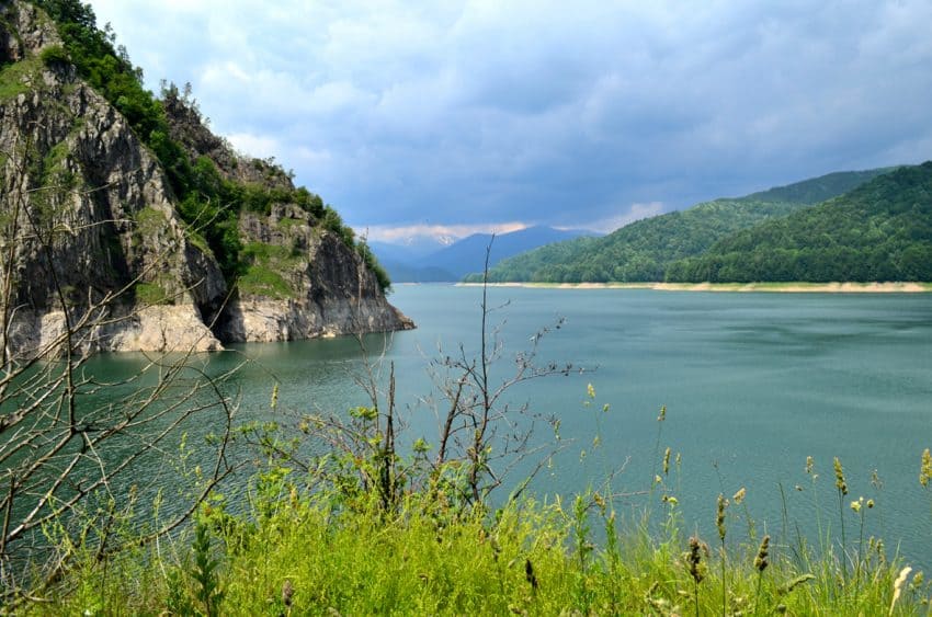 Vidaru Lake is one of the scenic views along the winding highway.