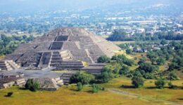 The-Pyramid-of-the-Moon