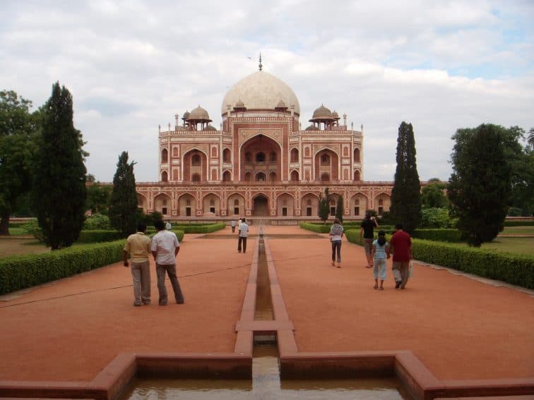India: Exploring the World of the Mughal Empire in Delhi 1 The majestic Humayun's tomb in New Delhi. Susmita Sengupta photos.
