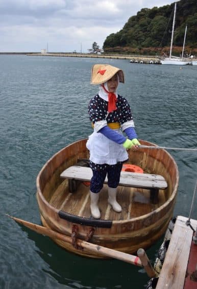 Ogi Port's Taraibune Tub Boats on Sado Island (An excursion for a better weather day!) Instructor wears traditional dress. Pawel Sewera photo.