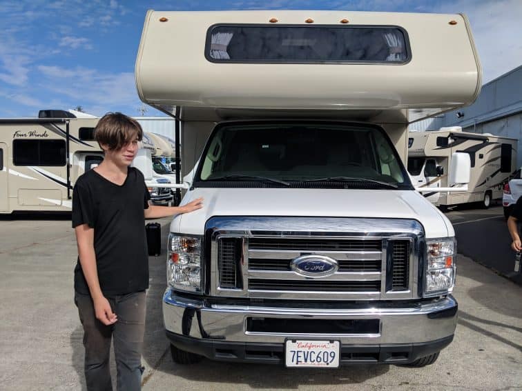 RV Life: how to survive a trip in an RV with your family. Chris Elliott photos.