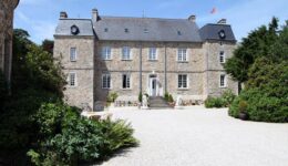 chateau-front