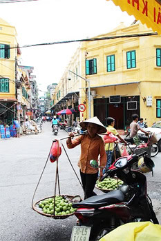 Vendor in Hanoi. photos by Kathleen Broadhurst.