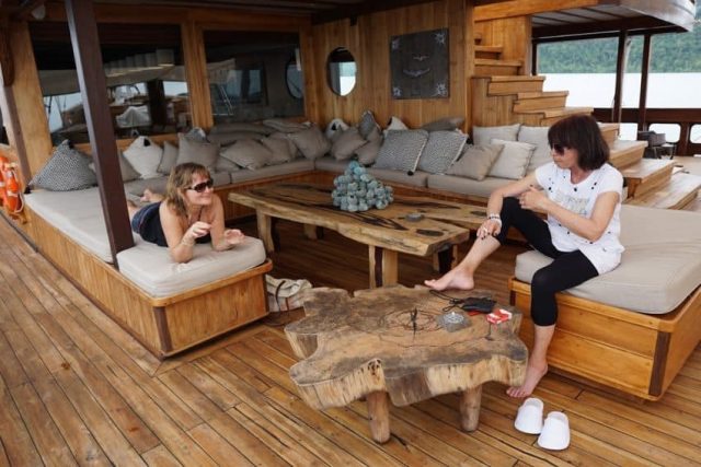 lounge Raja Ampat,Yacht cruising