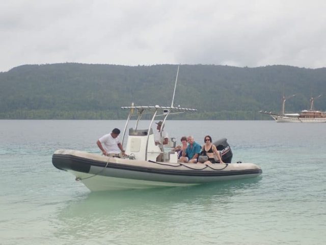 tender Raja Ampat,Yacht cruising