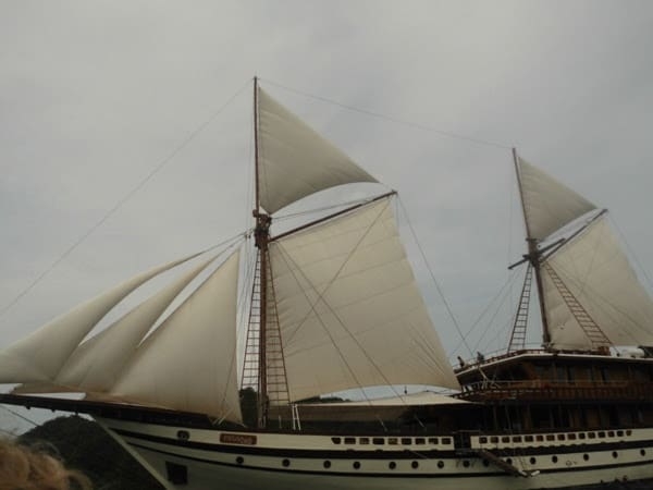 the Prana Raja Ampat,Yacht cruising