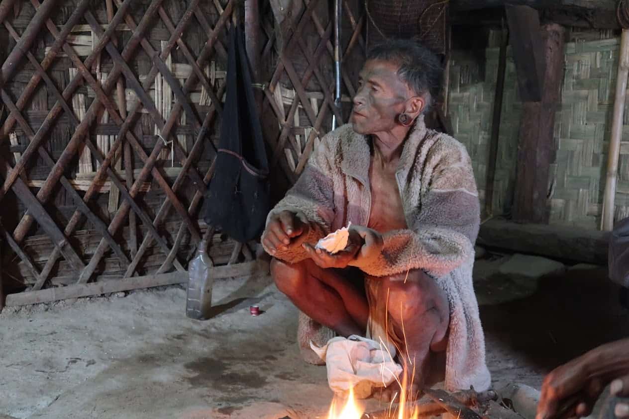 The former headhunter whose house we were allowed to visit. He is the last one still wearing the traditional, a long piece of fabric on the genitals.