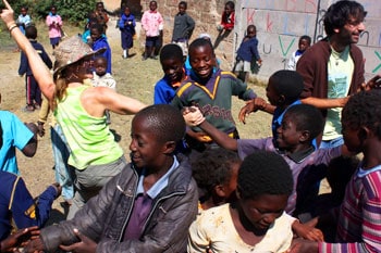 Volunteering in Zambia 2 Dancing with the children in Chibuluma, Zambia. Photos by Andréa Cabrita.