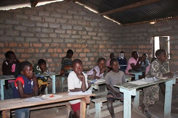 Volunteering in Zambia 6 The school in Tiwongue