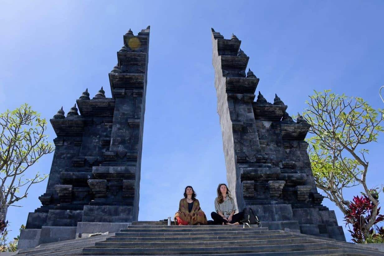 Meditation at the gates of Brahmavhihara Arama Temple