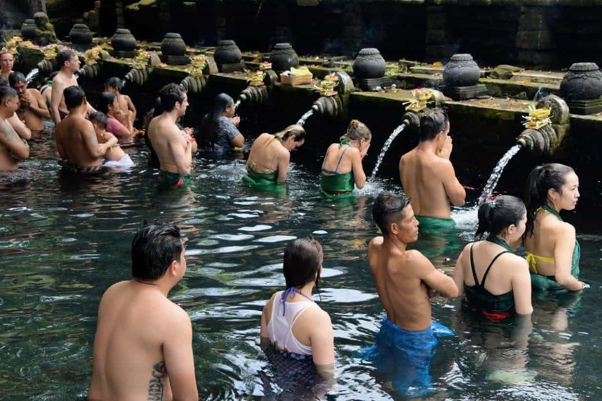 The faithful lining up at the Holy Spring or Tertha Empul Tampaksiring