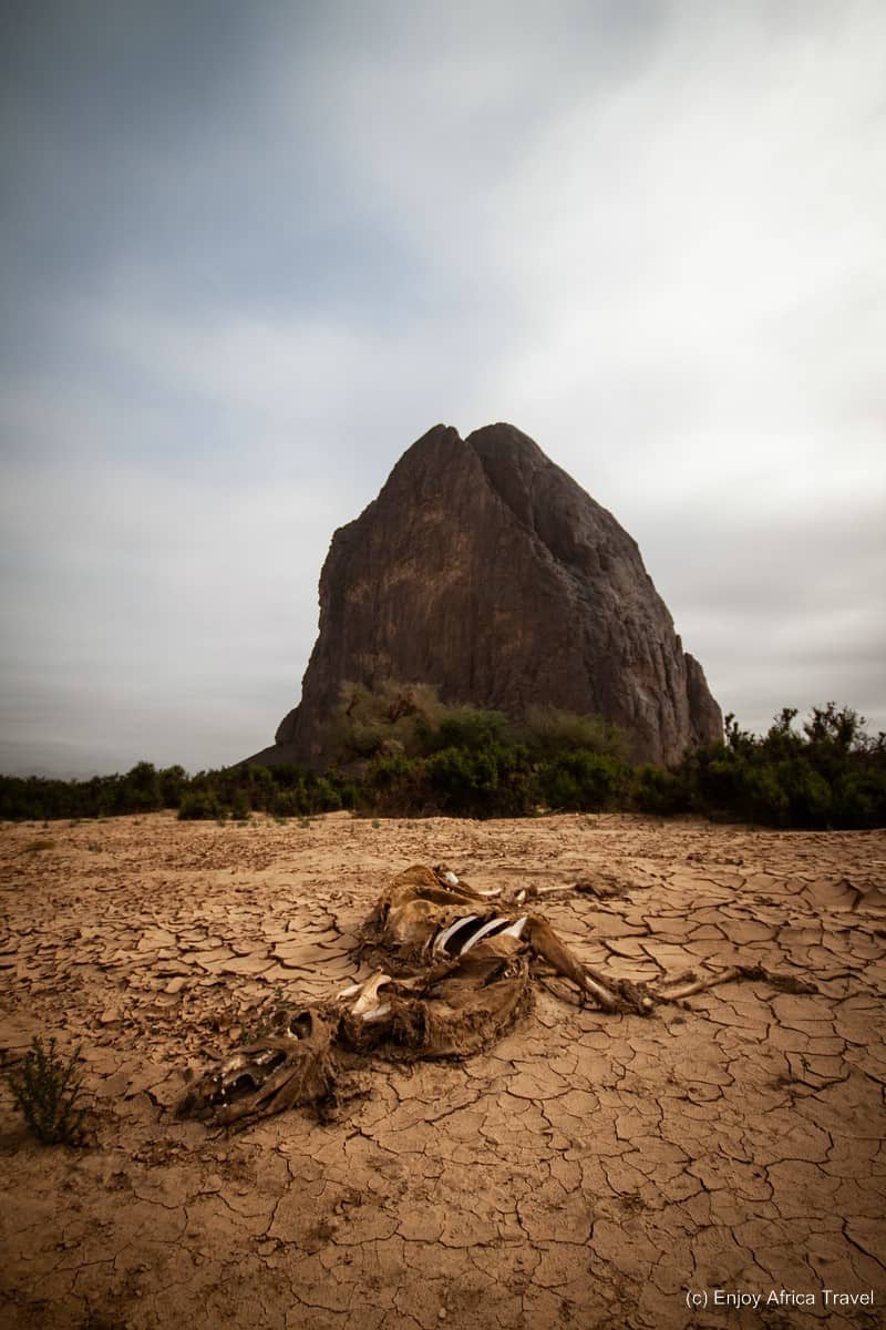 Jebel Magardi, a huge monolith, rises out of the desert and towers above Bir Nurayet