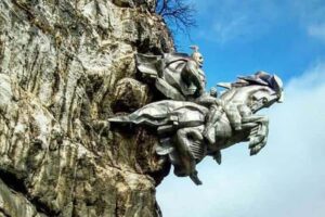 ossetian-horse-statue