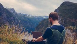 A digital nomad working in nature (Image by StockSnap from Pixabay)